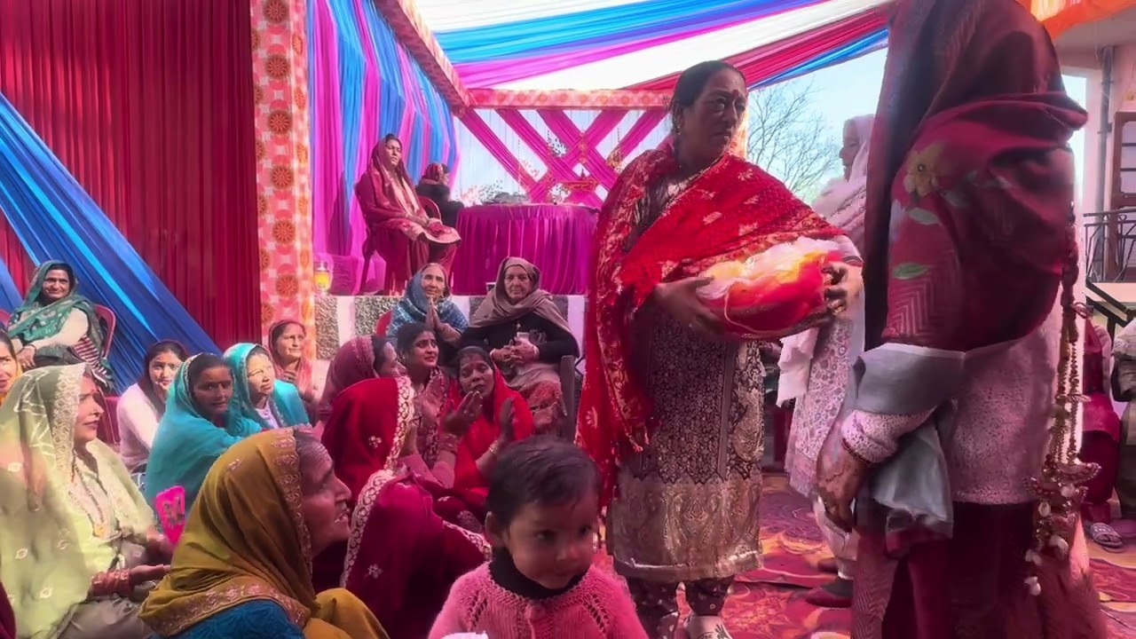 ध्यान से सुनिये दादी जी का गीत #करेले की हुई कुड़माई शक्कर कली देखने आई #बिलासपुरी #villagelife 🙏🏻