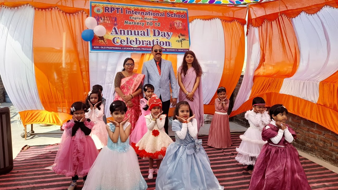 Chota bacha janke song dance on Annual Day Celebration 