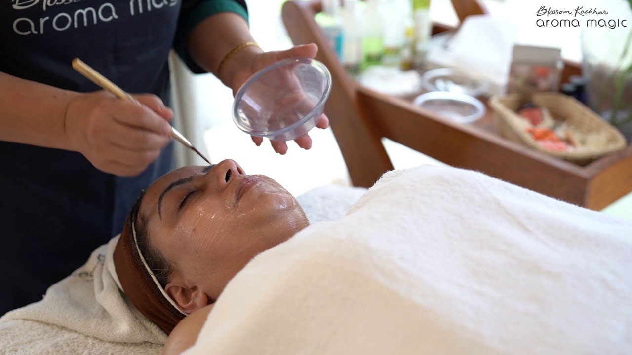 Diamond Glow Facial | Blossom Kochhar Aroma Magic