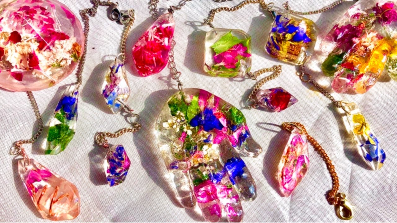 Making Resin Crystals from Dried Flowers in Pendulums and Pendants