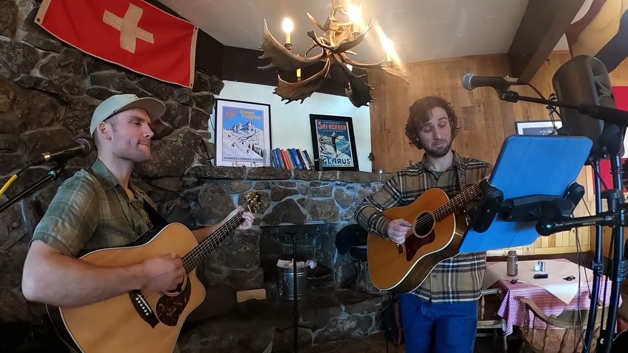 Float Trip Duo performs Knockin' on Heaven's Door at the Alpenhof