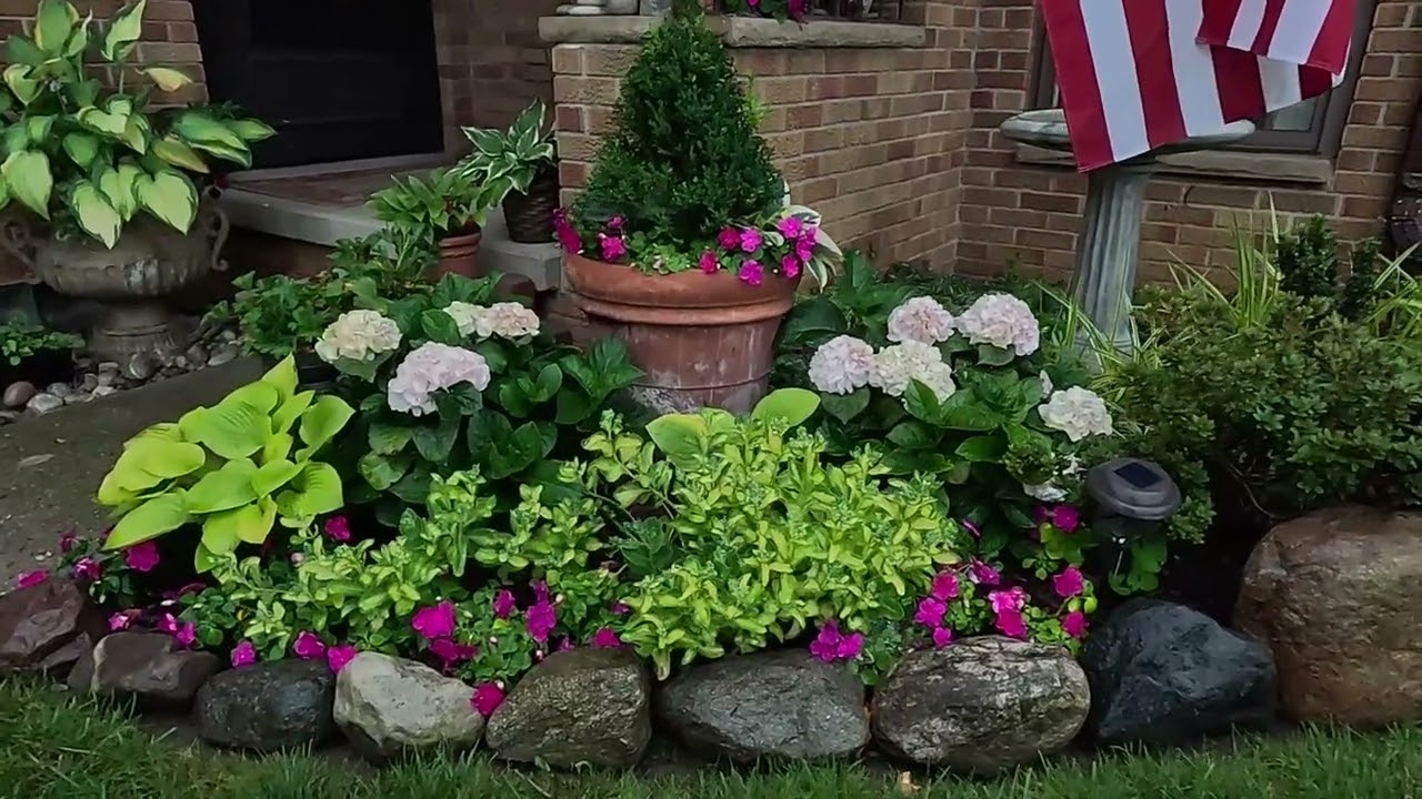 Rainy Garden Tour ~ No Talking 💚💦💚// Suburban Oasis