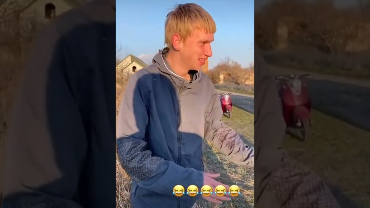 Льолік б'ється з німим.Завжди недовольний🤣