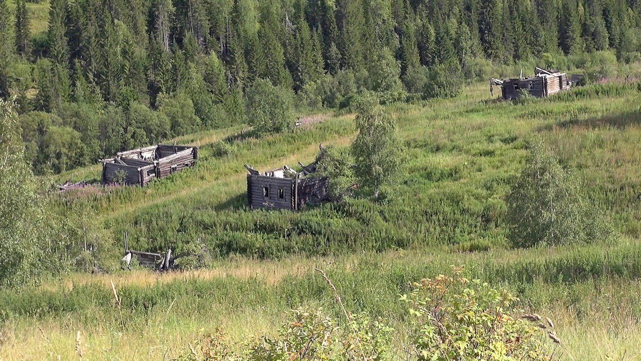 10. Село Сыпучи на реке Вишера. Пермский край. Старое село уже покинуто, новое еще держится