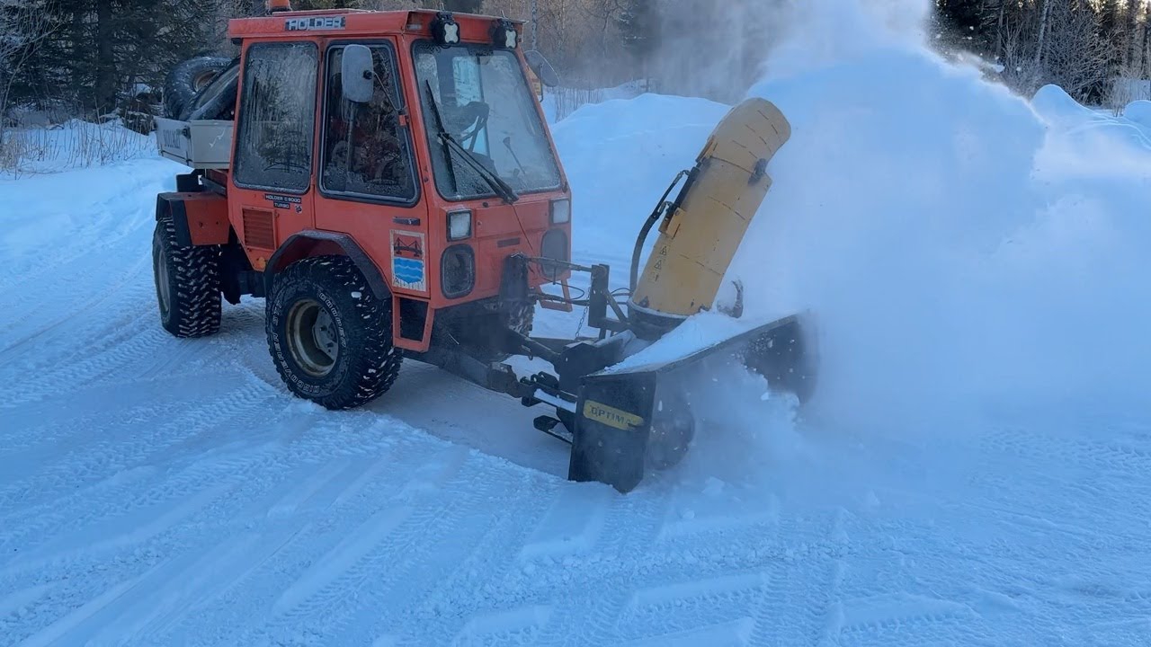 Köp Redskapsbärare Holder C6000 Turbo med snöslunga och klippdäck på Klaravik