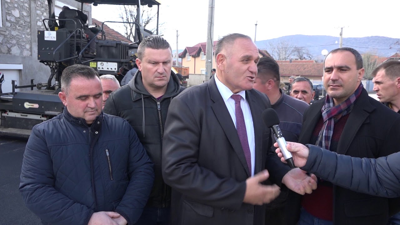 Се асфалтира главната улица во село Средно Коњари во Општина Петровец