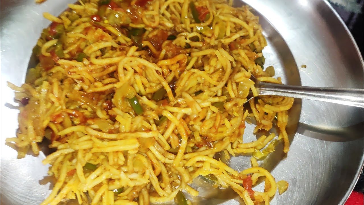 कुछ मिनट में ही बनाए घर पर टेस्टी चाउमीन ।। chowmin. 