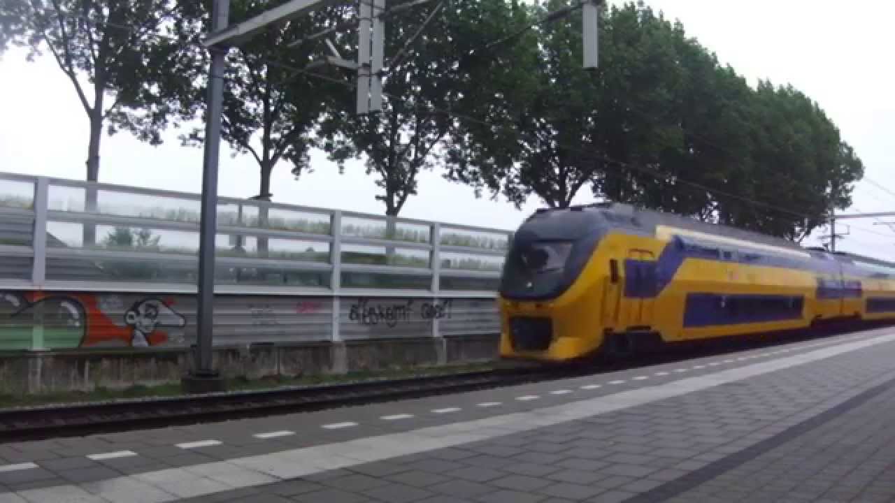 Treinen en Schepen op station Maarssen