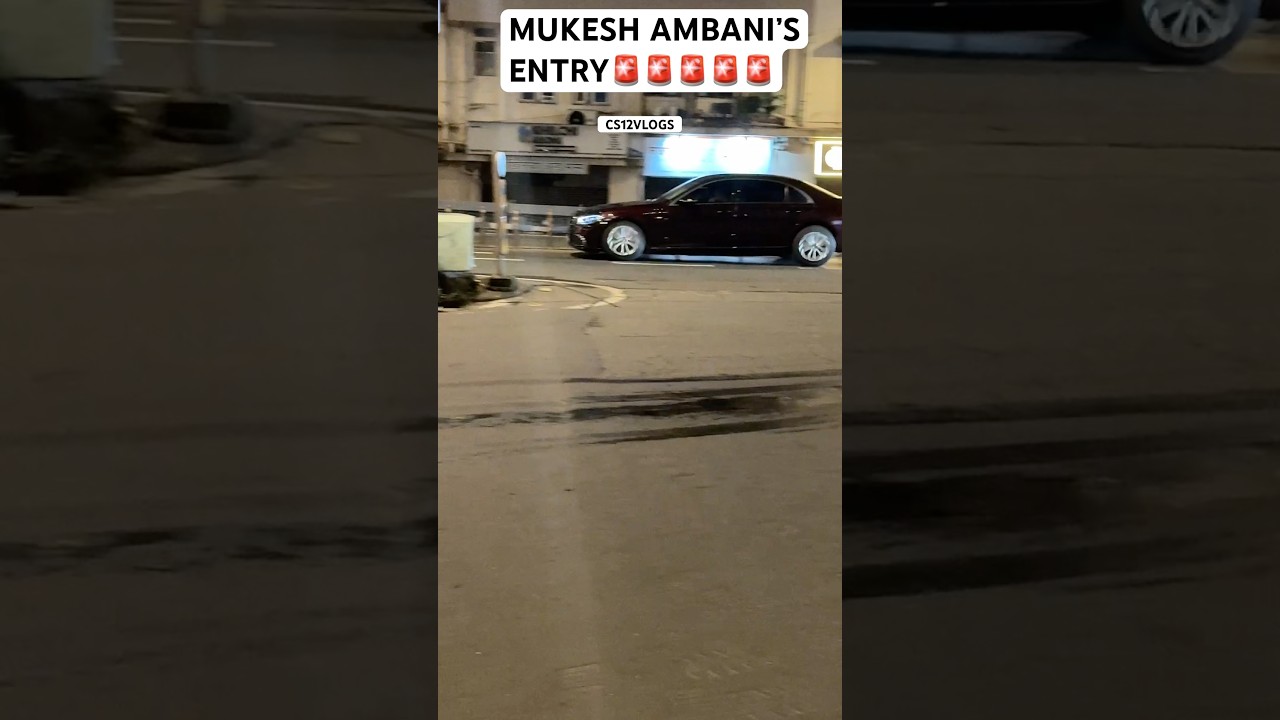 RICHEST INDIAN MUKESH AMBANI ENTRY WITH ARMED HEAVY SECURITY IN MUMBAI #SHORTS#INDIA#Car#ambani