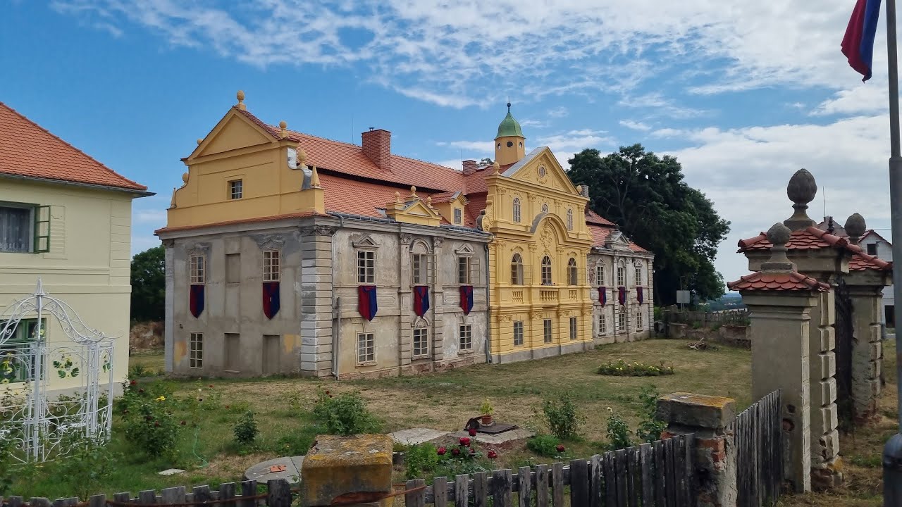ZÁMEK POLÁKY u Nechranické přehrady se probouzí k životu