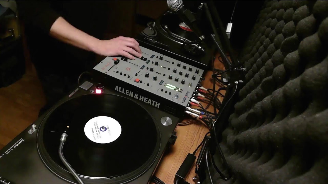 Dj Borrower - Doy la vuelta a todo de una patada