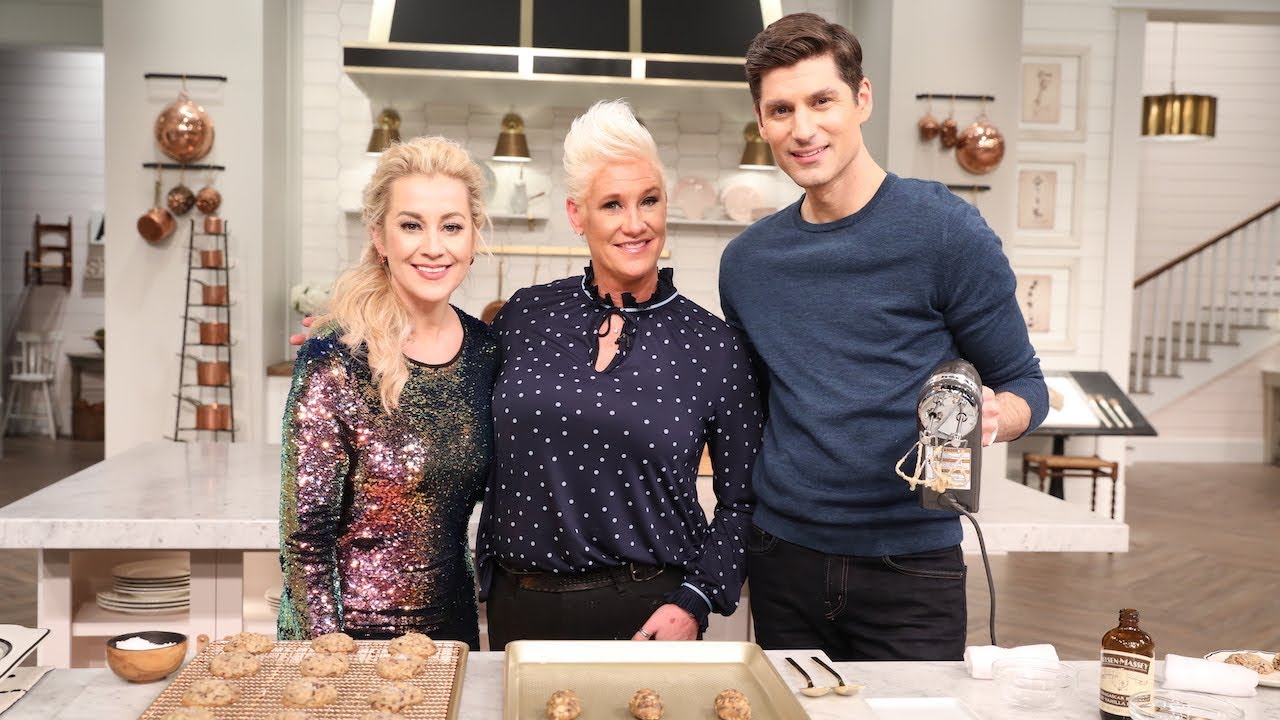 Anne Burrell's Chocolate Chunk Oatmeal Cookie Demo - Pickler & Ben