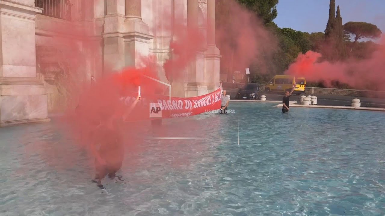 Greenpeace dives into historical Roman fountain to protest Italy military agreements with Israel