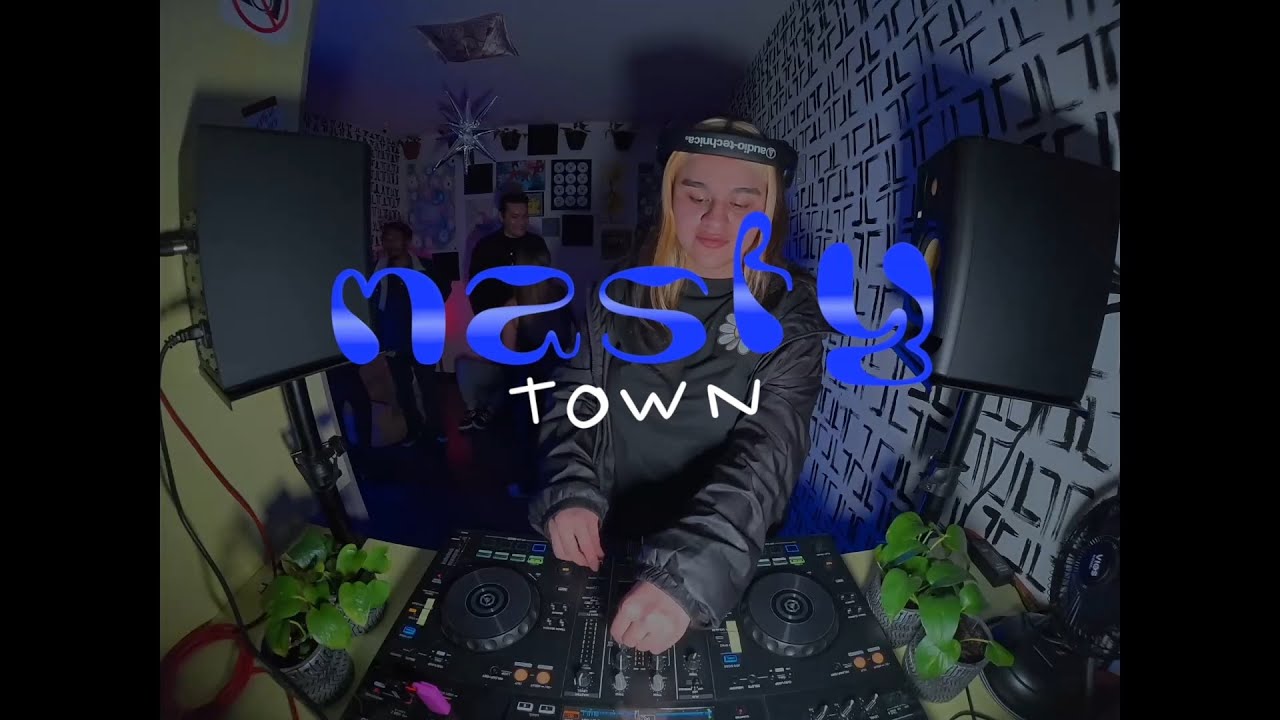 043 VILLALVA // nastytooooooown