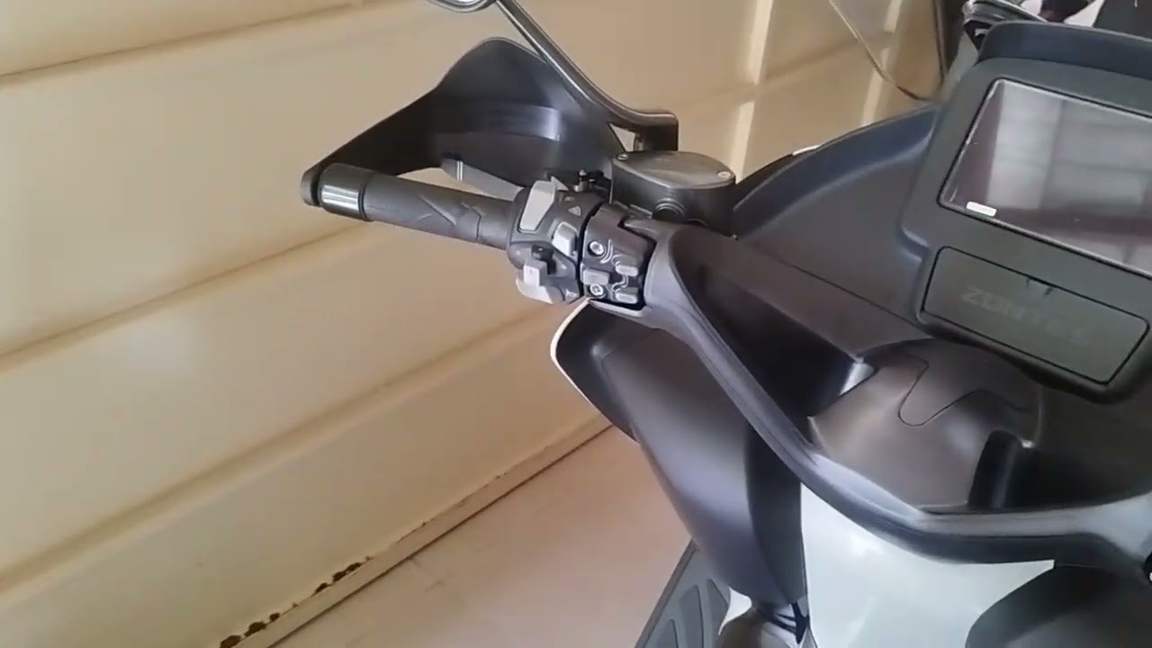 Troquei a Xmax 250 pela Zontes 350e! Notei muitas diferenças a favor da zontes