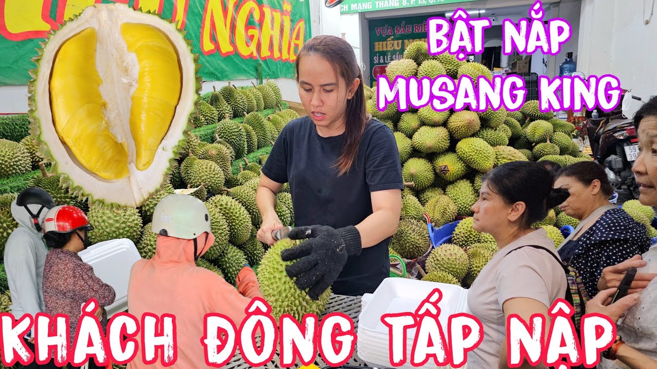 Bật Nắp Sầu Riêng Musang King Cơm Vàng Ươm Khách Đông Tấp Nập