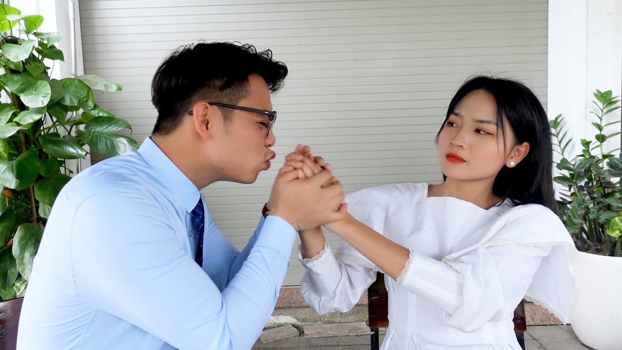 Lan Anh Khẳng Định Chủ Quyền Trước Mặt 