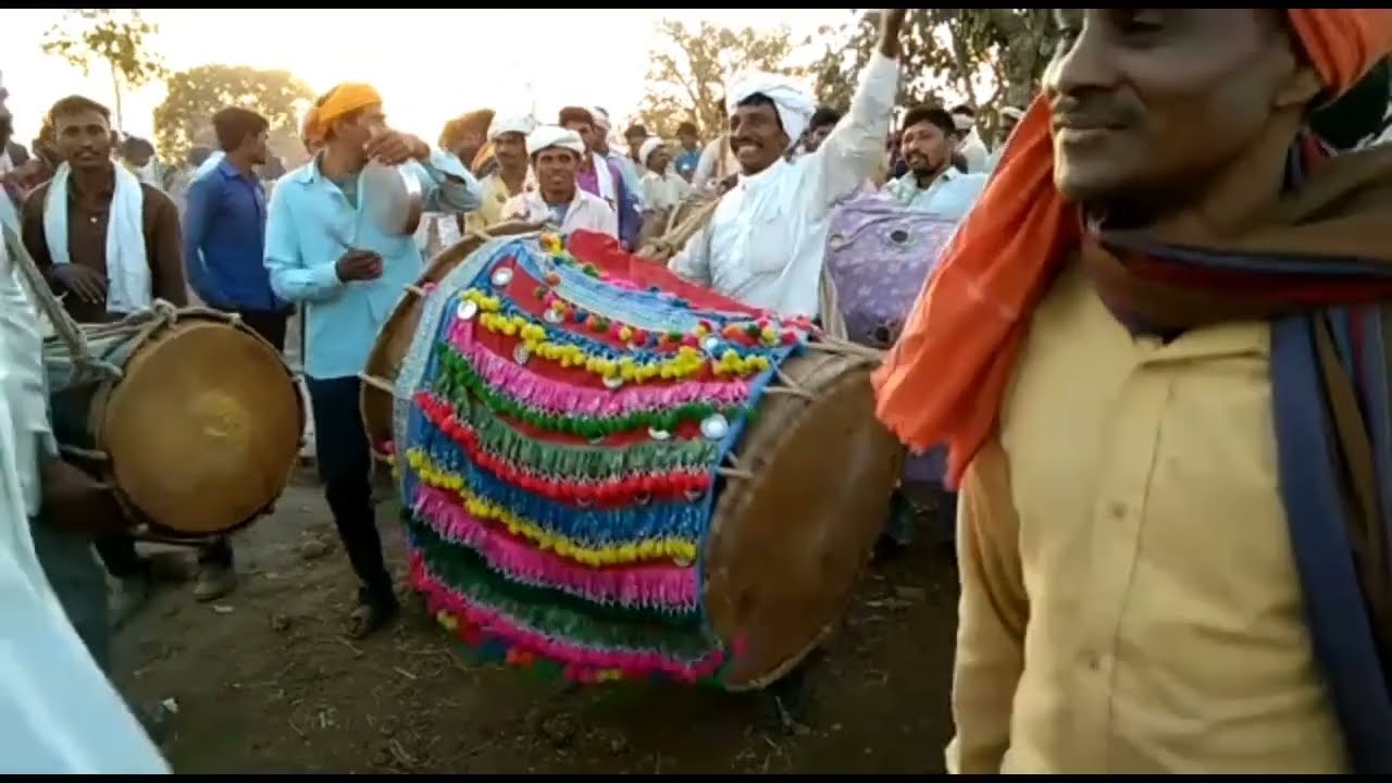 आदिवासी ढोल  की वीडियो