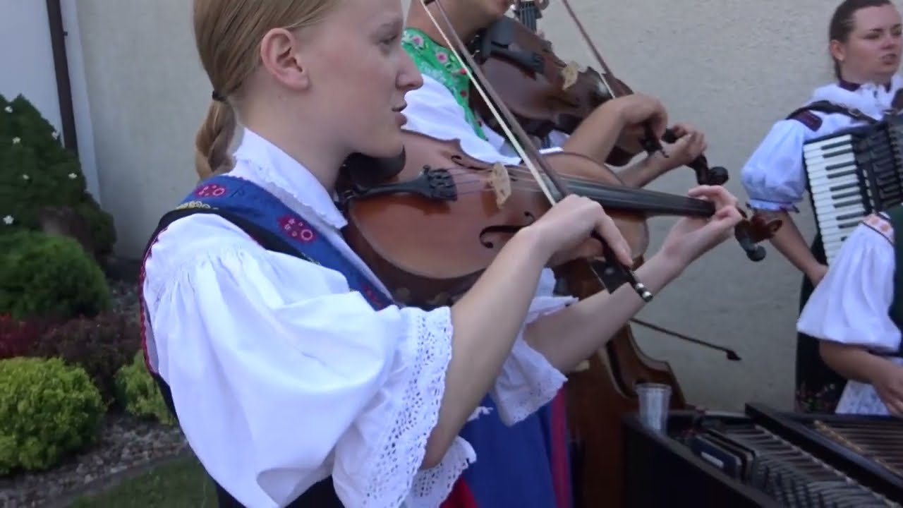 JÍZDA KRÁLŮ HLUK 2025, č.3/18 - Příprava a zdobení koní u krála + CM VRŠACA, Velehrad