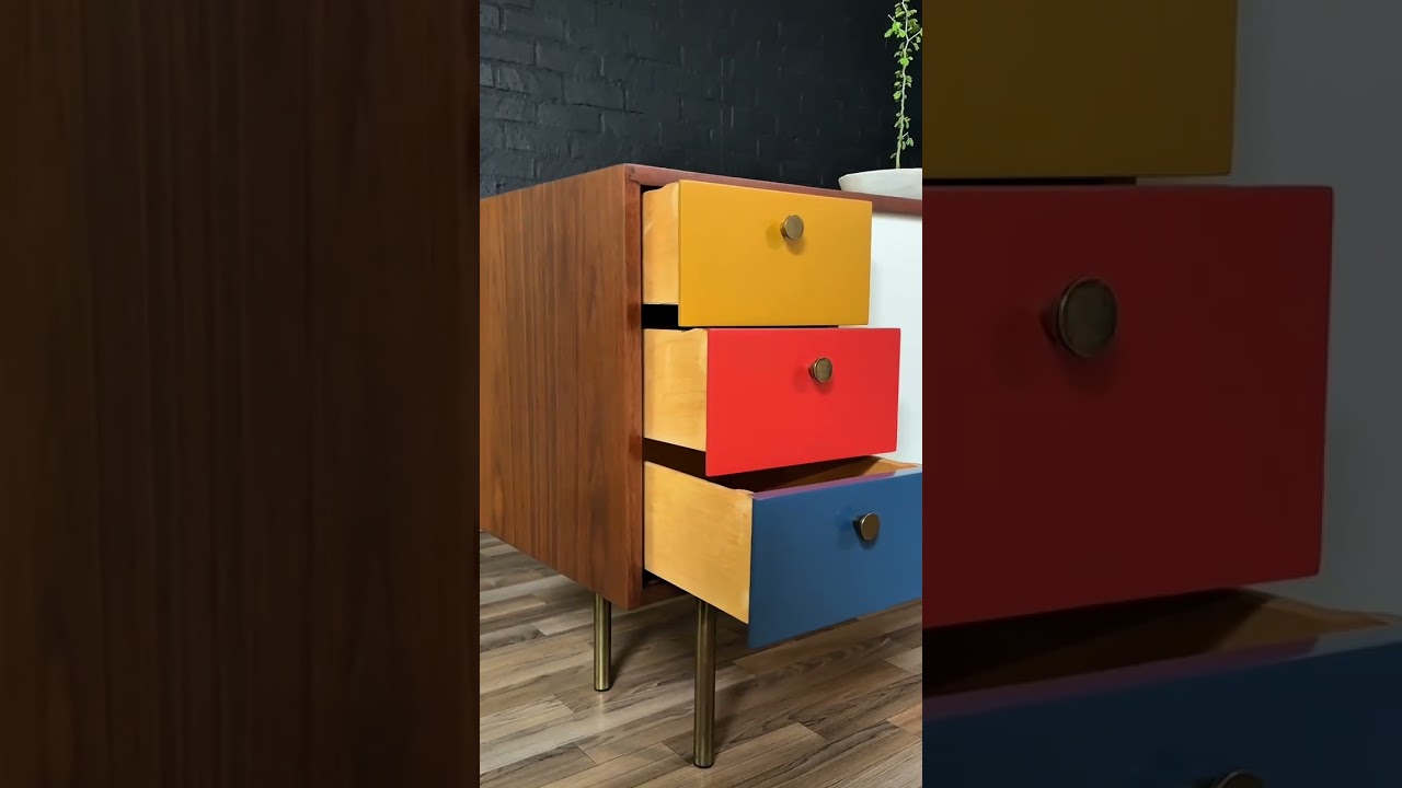 Color your space with iconic vibes —this Mid-Century gem isn't just furniture, it's a whole mood.🛋️🔥