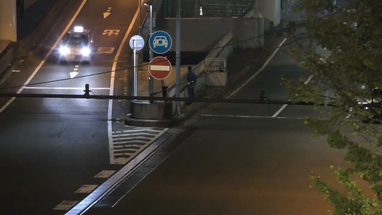 【警察】赤点滅032 ブッチぎった職業ドライバーを追う白い覆面パトカー