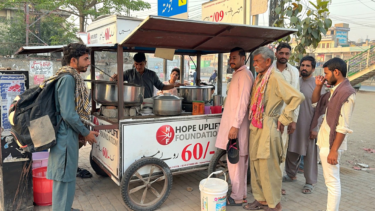 60/- Rs Only - ROADSIDE FOOD CART 😍 CHEAPEST DESI FOOD | CHANA CURRY | CHOLE CHAWAL - PAKISTANI FOOD