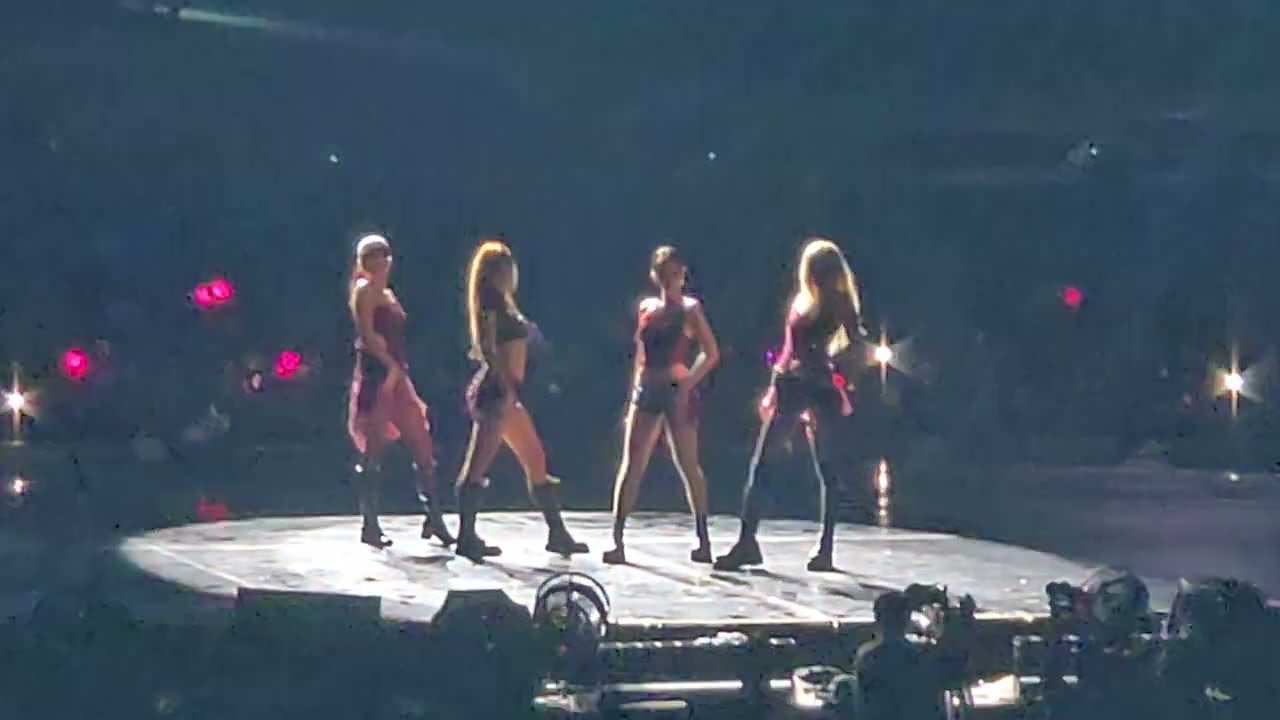 BLACKPINK - DDU-DU DDU-DU (Deadline World Tour Jakarta 1 November 2025)