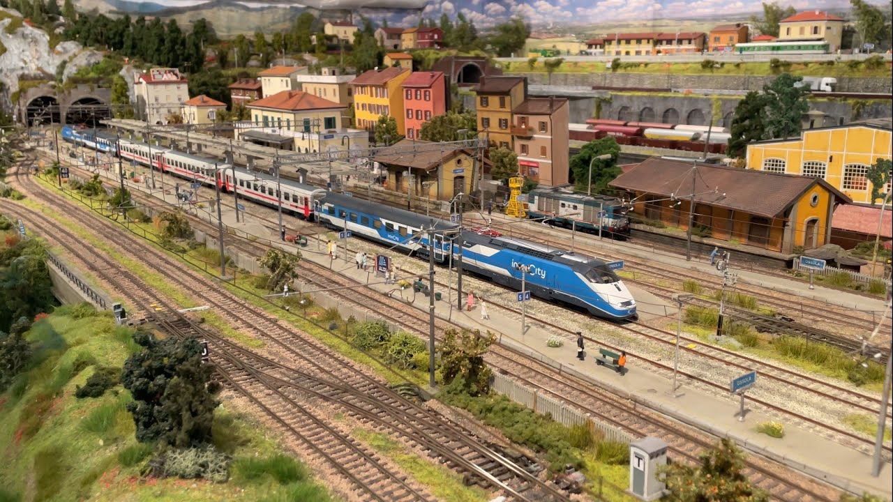 Etr 414 IcSun e nuova livrea interCity