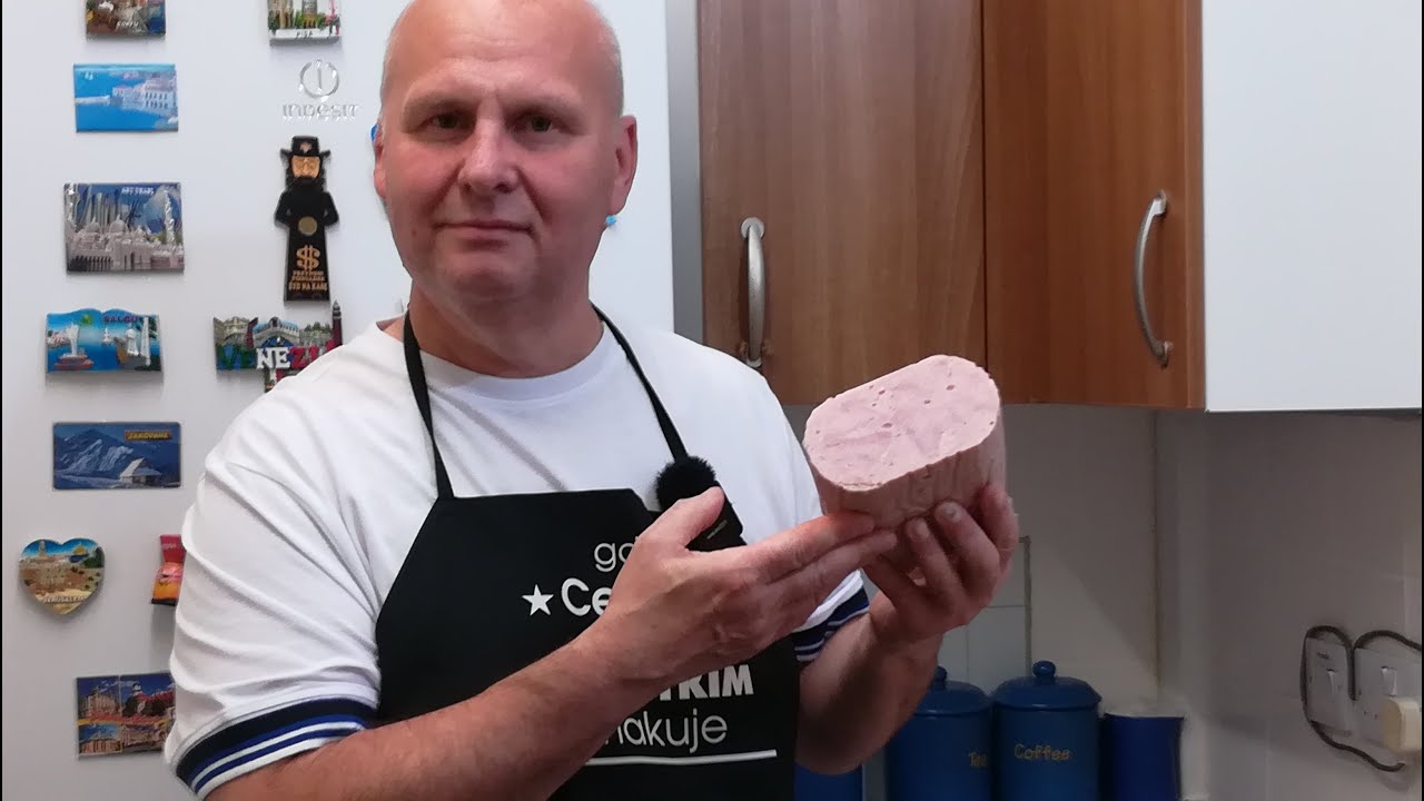 Szynka mielona prasowana, delikatna w smaku....
