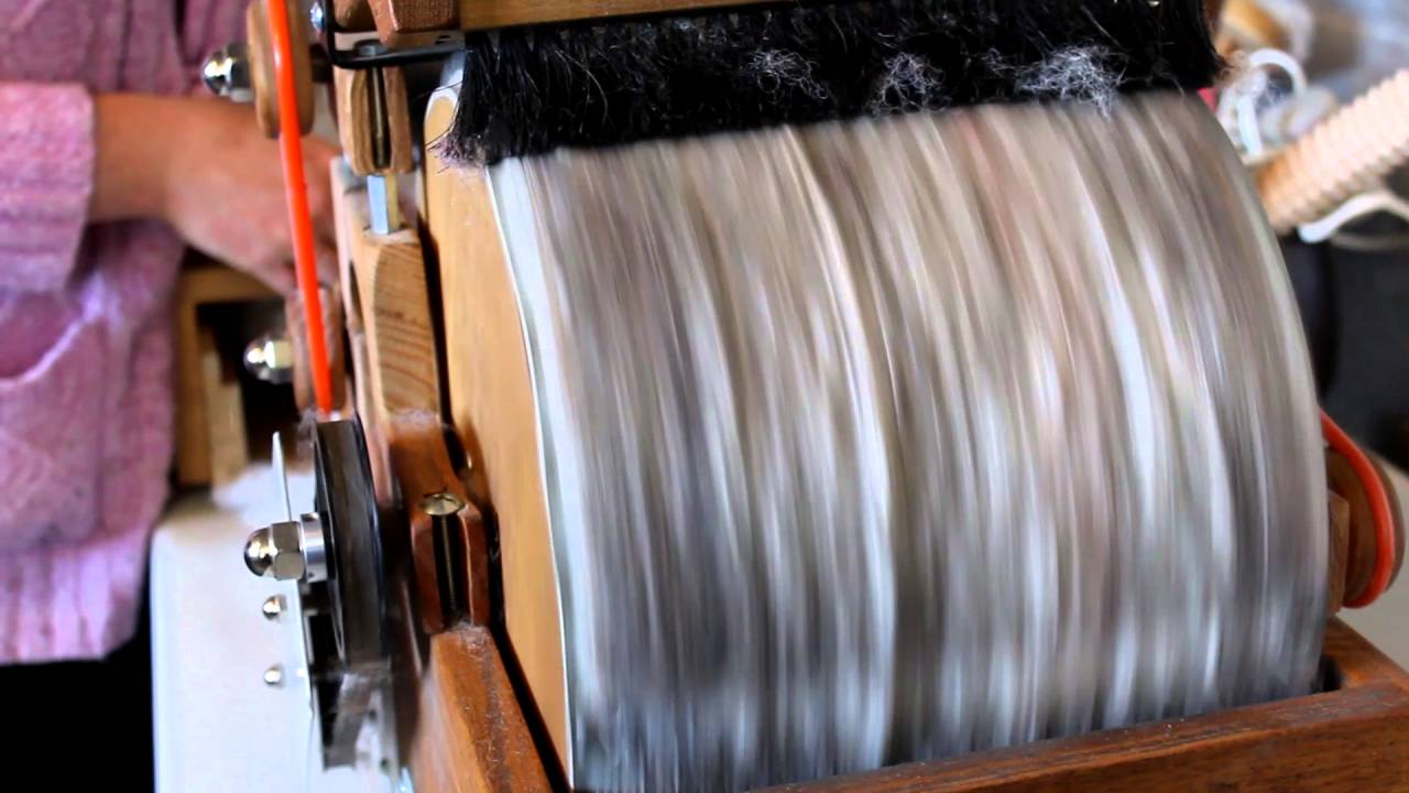 EXTRAIT - Cardage artisanal de la fibre d'alpaga à la ferme Le Moment Présent (QC)