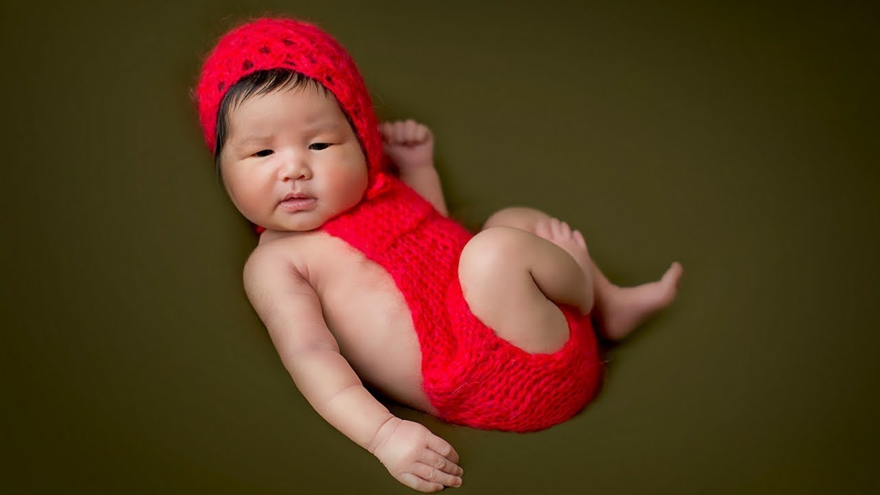 PHOTO SESSION WITH A NEWBORN BABY GIRL newborn studio photography