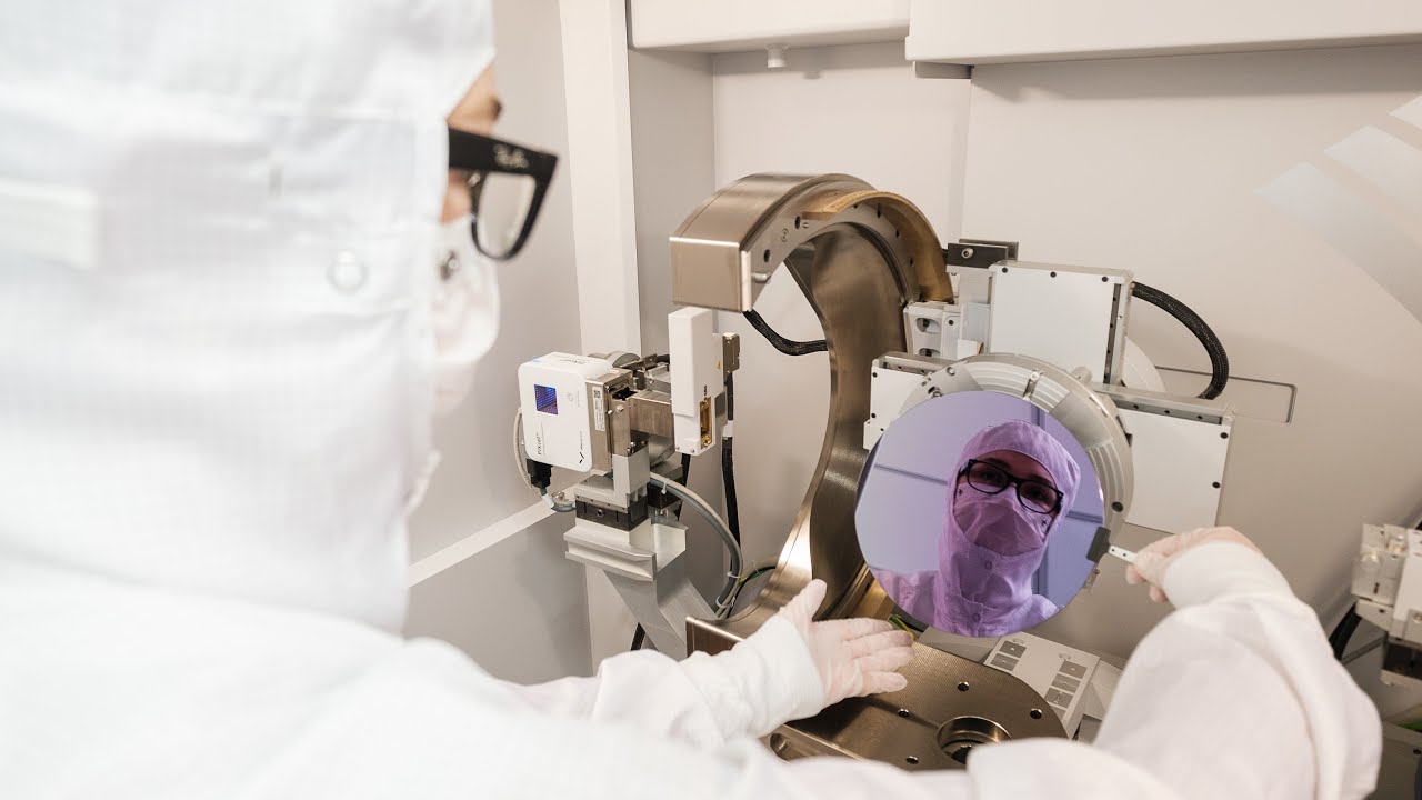Superwomen in Science: This is what our researchers work on in the cleanroom