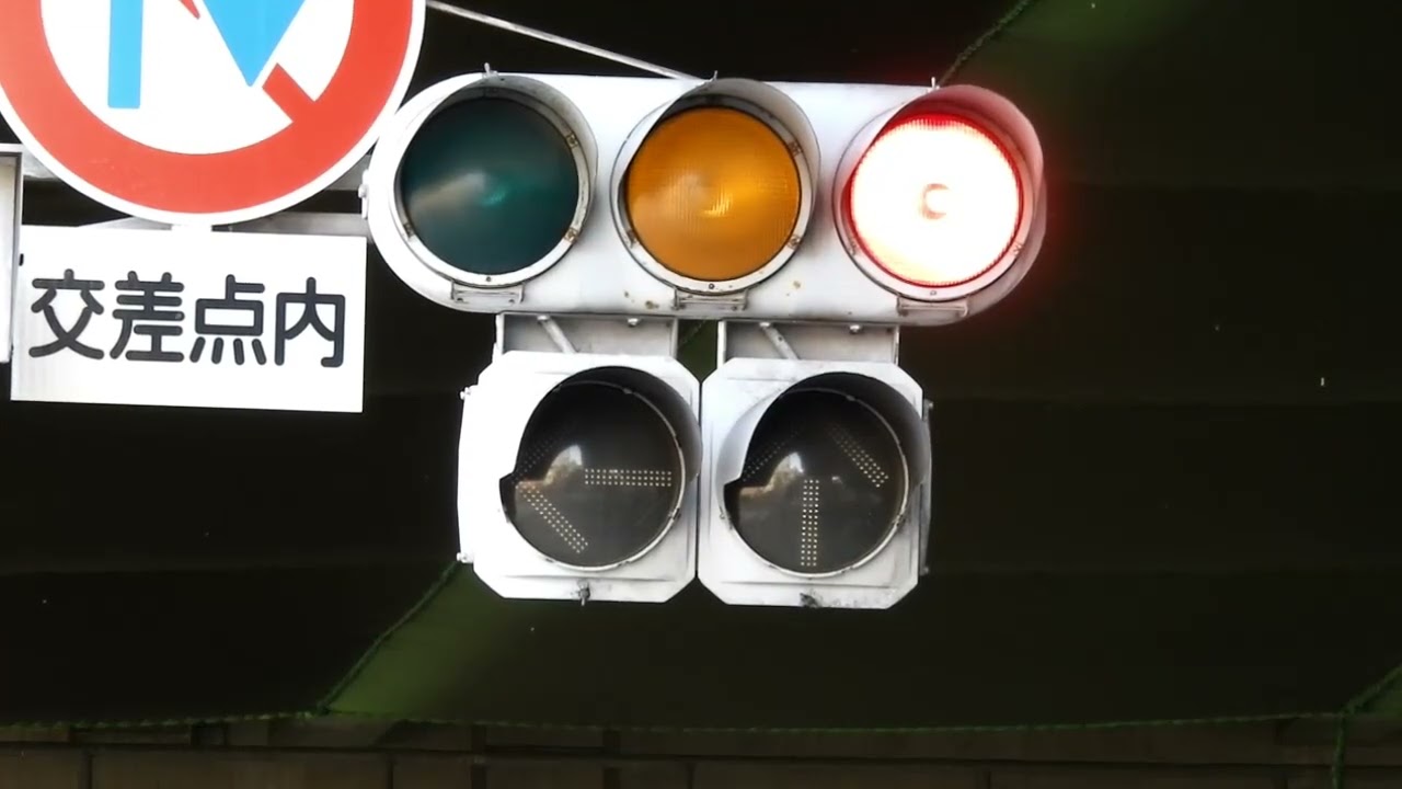 【交通信号機シリーズ(９)】喜連瓜破の宇宙人矢印付き