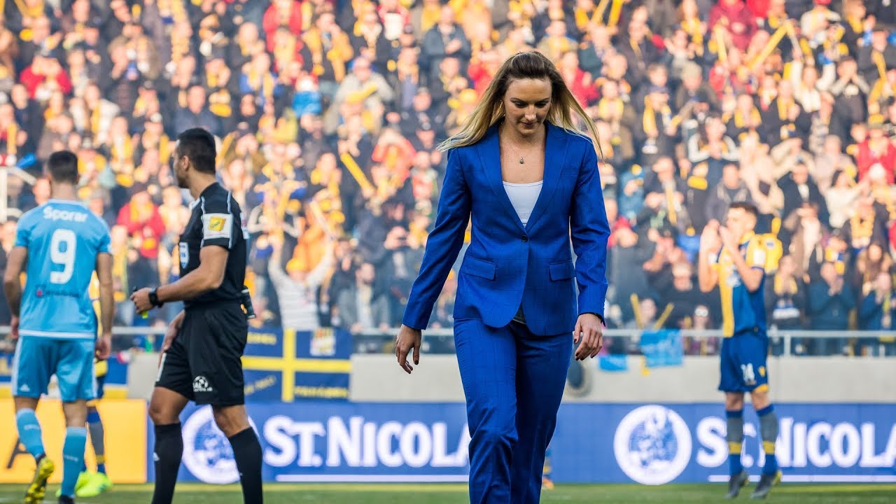 Villant a jobb l&aacute;b, Katinka megmutatta focitud&aacute;s&aacute;t! | Sl&aacute;vnostn&yacute; v&yacute;kop pred derby DAC-Slovan