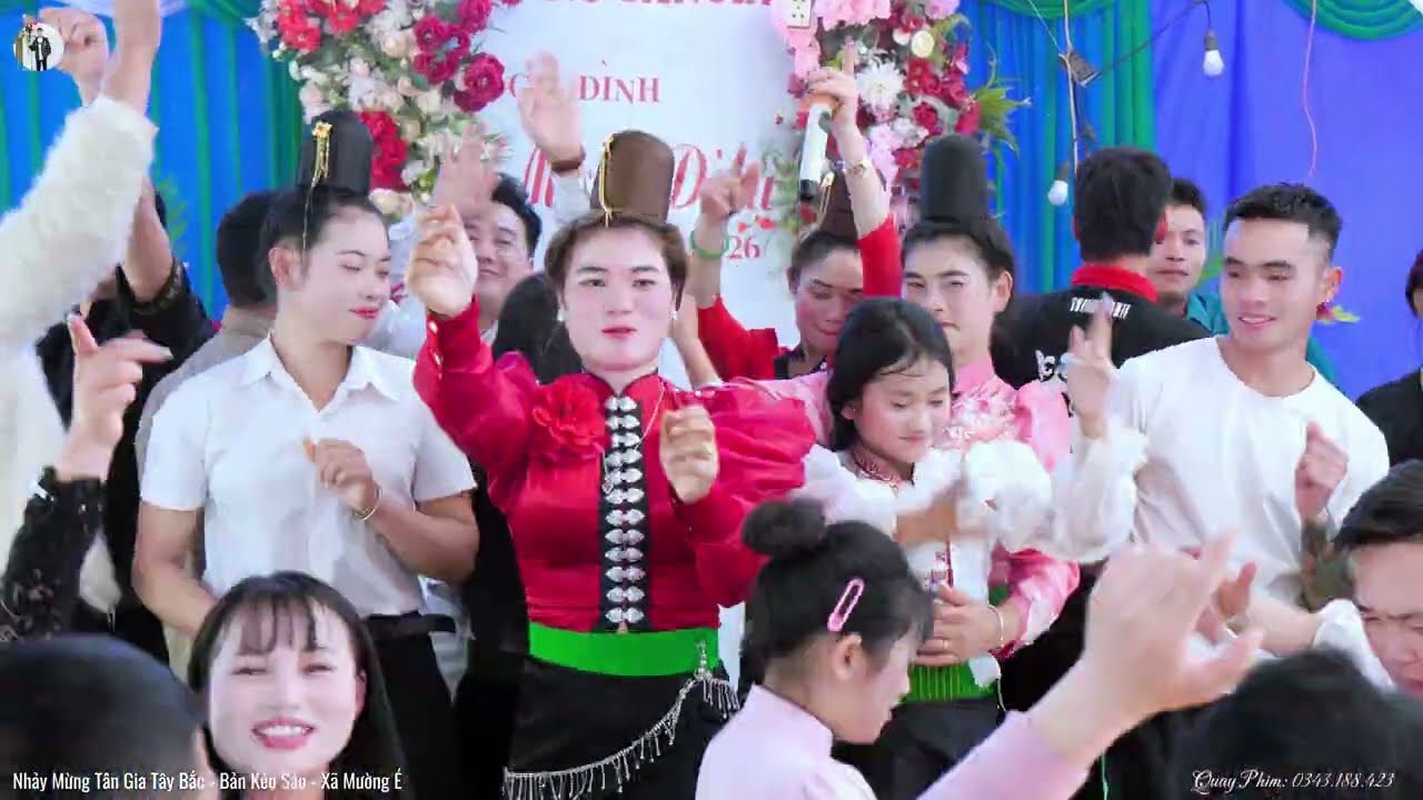 Quá Căng Chị Em Bản Kéo Sáo - Mường É Nhảy Nhiệt Tình Tại Lễ Mừng Tân Gia Muôn Diêu