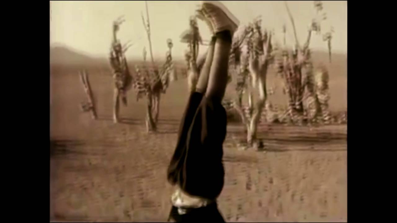 DERVICHE KHAN - Fragmento del film EL JARD&Iacute;N DE PIEDRA (1976)
