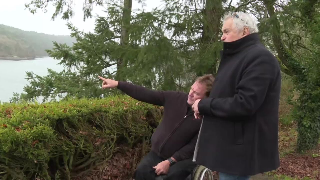 Le projet de passerelle au-dessus du lac de Guerlédan fait polémique en Centre-Bretagne.