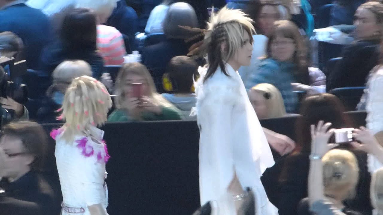 YOHIO Fredrik Marcus går till greenroom.Melodifestivalen 2013.Panasonic DMC FZ200