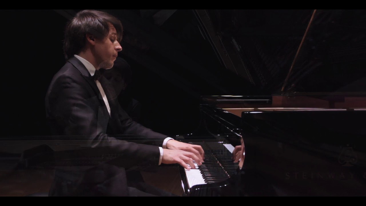 Vitaly Pisarenko plays Schumann Des Abends (In the evening)