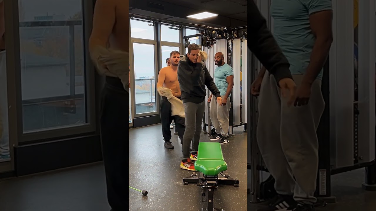 When bro got your back 😅 #mrsus #patrox #comedy #fail #prank #fitness #gymfail