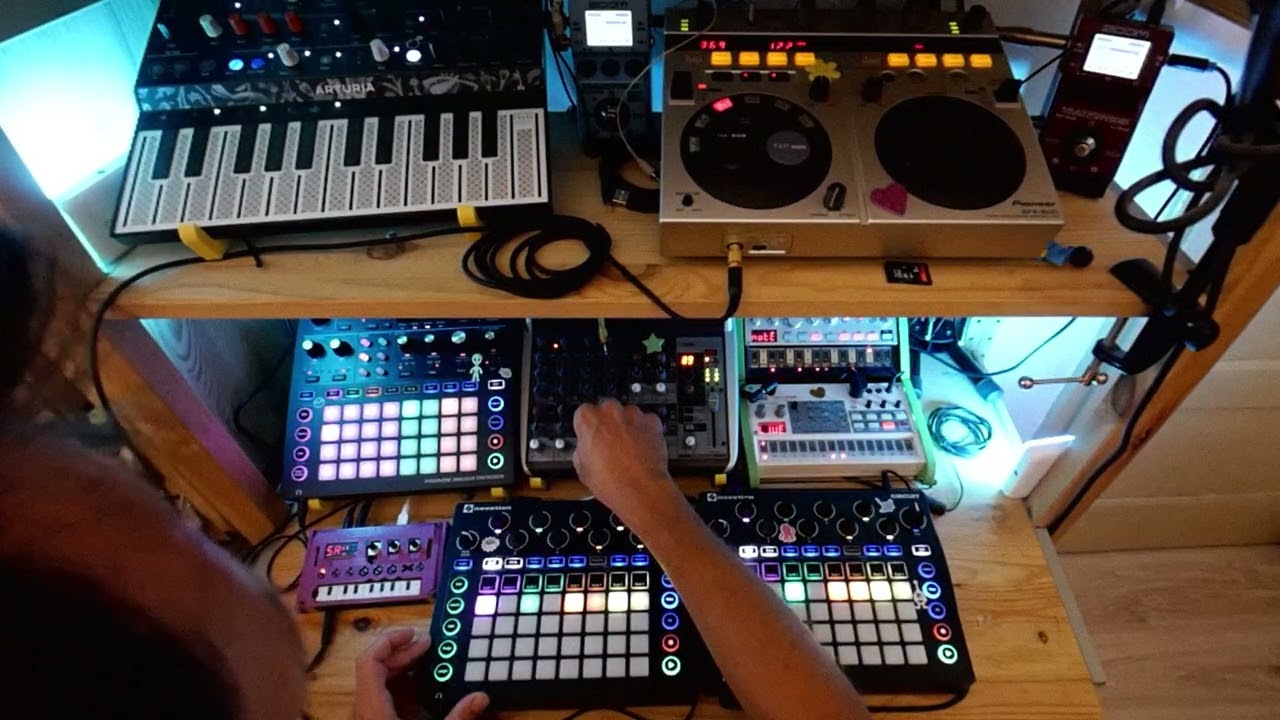 dawless jam 29 - 122bpm - novation mono station & circuit, microfreak, korg volca sample & bass