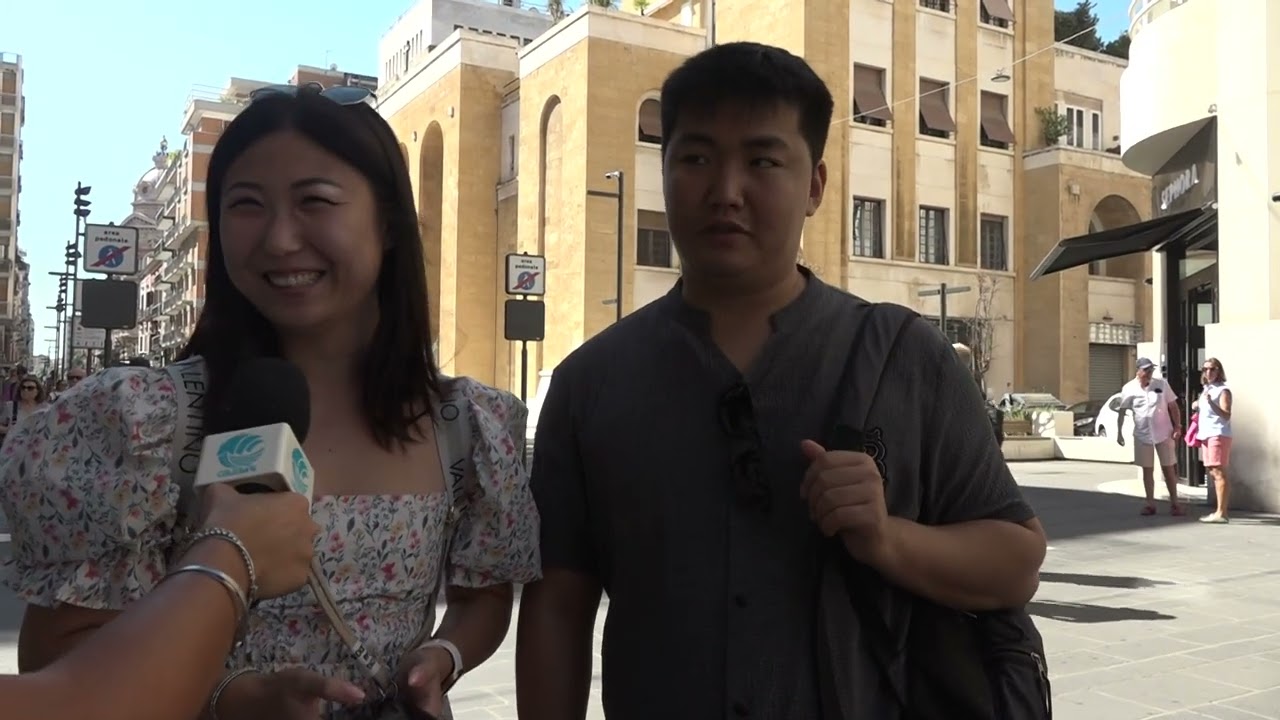Settembre a Bari, strade affollate dai turisti: “Questa è una delle città più belle d’Italia”