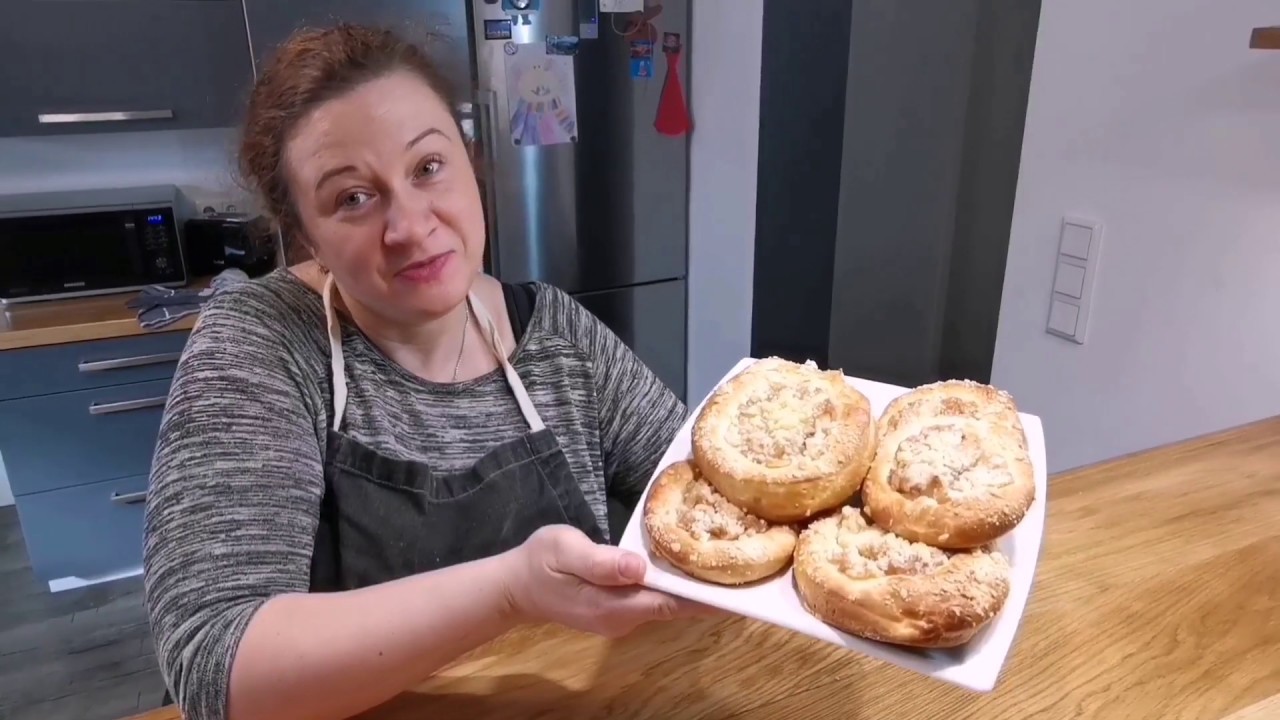 Pyszne drożdżówki z jabłkami