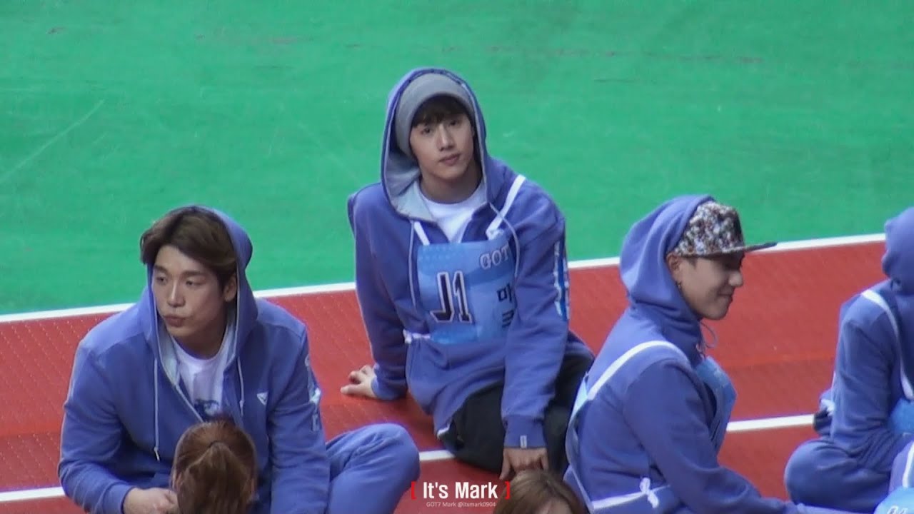 [FANCAM] 150202 아육대_ 노래하는 아가새보는 마크