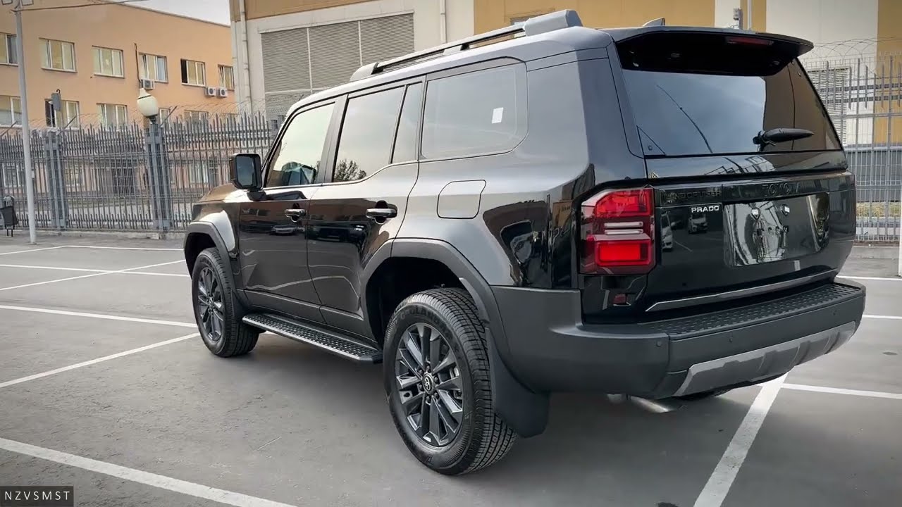 Шикарный Black Toyota Land Cruiser Prado 250