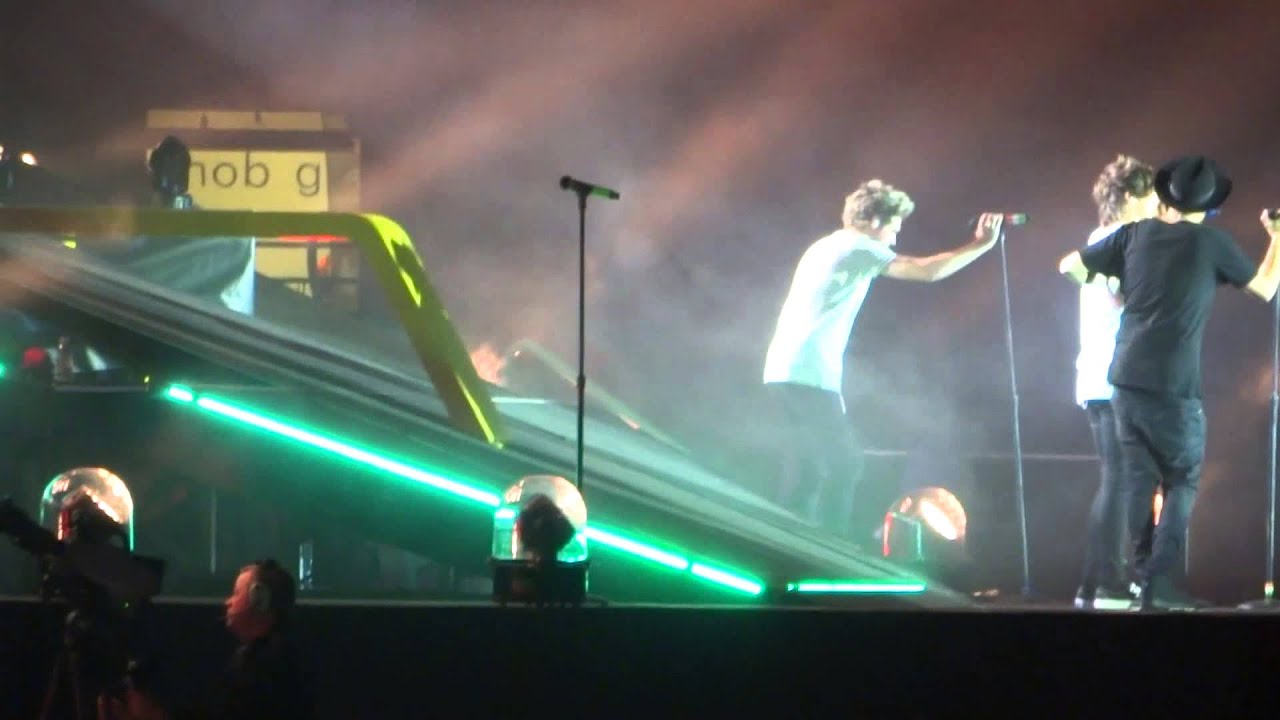Liam, Harry talking, Improv dance party, Through The Dark - One Direction : Cardiff 6/6/15