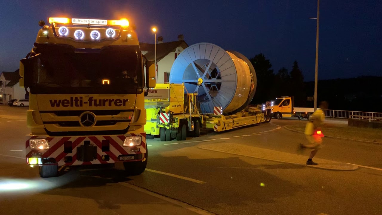 Welti-Furrer Pneukran und Spezialtransporte AG: Nachteinsatz Kabelverlegung Hochspannungsleitung
