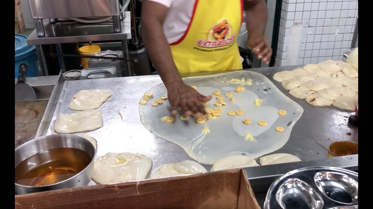 Tasty Roti Canai Pisang (Banana), Malaysian Breakfast ($0.80) | Malaysia Street Food