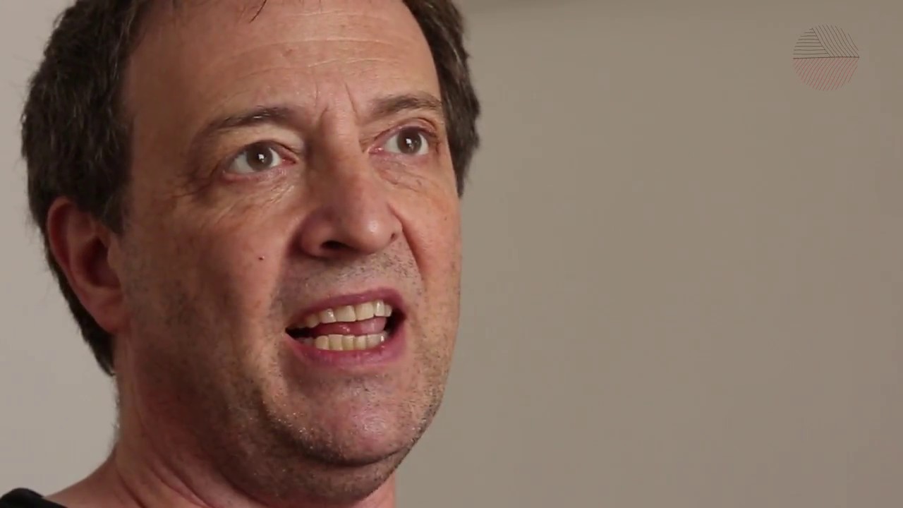 Misha Glenny sobre como explicar o Brasil a estrangeiros