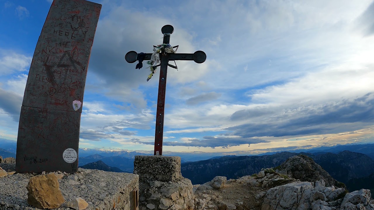 Cima Carega 2259 m | dal Rifugio Campogrosso | lungo il boale dei Fondi